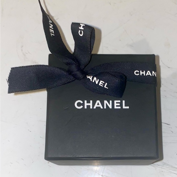 Auth CHANEL Empty Presentation Jewelry Display Gift Storage Box Felt Ring Holder - Picture 2 of 9